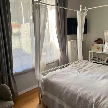 Reeker Apartment